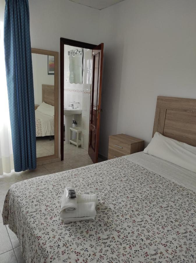 Hostal Fantoni Cadiz Luaran gambar