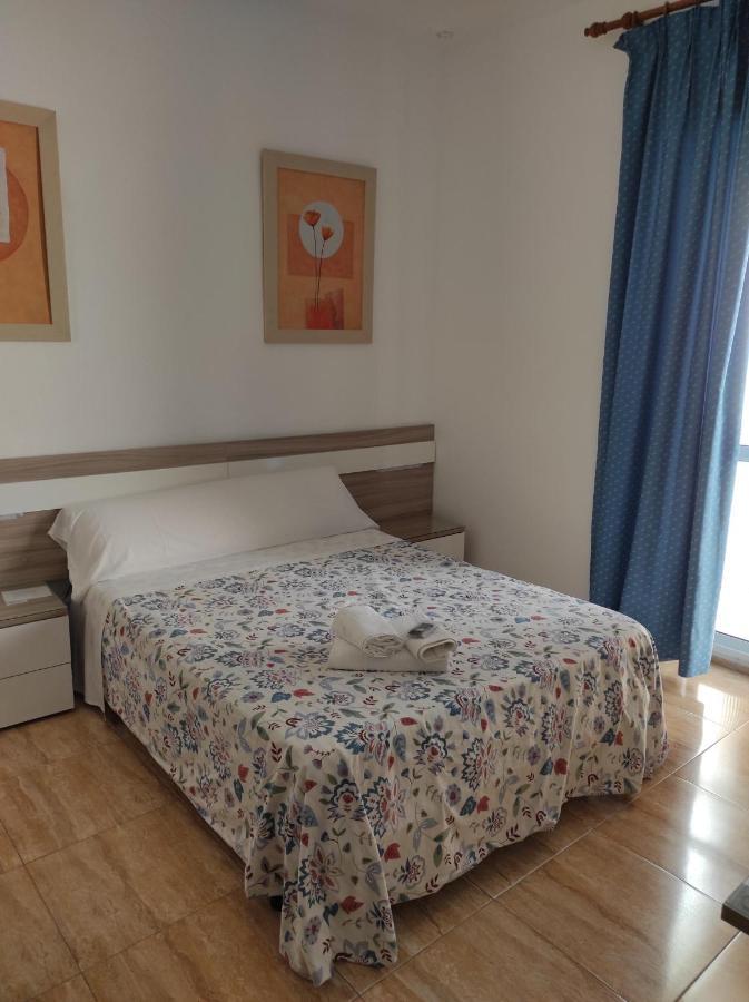 Hostal Fantoni Cadiz Luaran gambar
